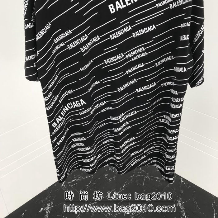 BALENCIAGA巴黎世家 19ss早春新款 滿身logo印花短袖 數碼直噴印花工藝 黑白雙色 情侶款 ydi2101